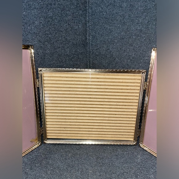 Monogram foldable golden photo frames - Picture 3 of 9